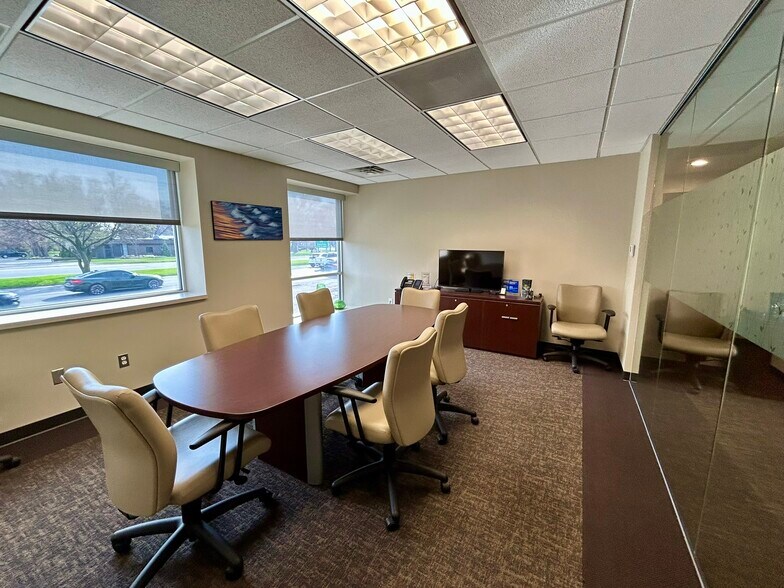 More Photos Of 26075 Woodward Ave, Huntington Woods Office For Lease