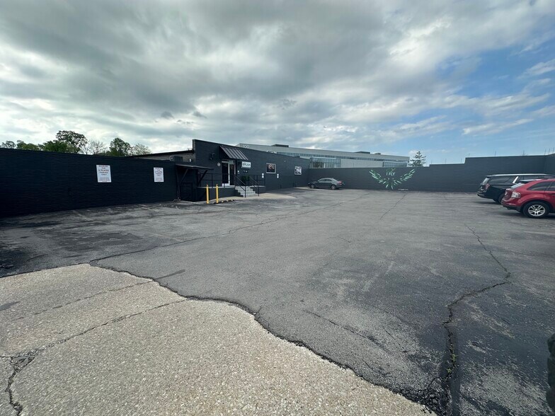 More Photos Of 165 Midland Ave, Lexington Health Club For Sale