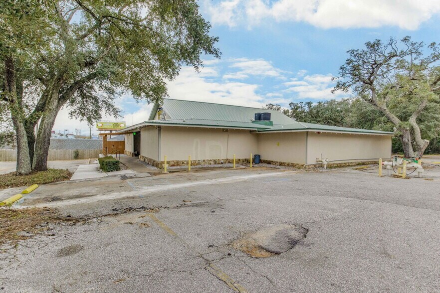 More Photos Of 131 New Warrington Rd, Pensacola Restaurant For Sale