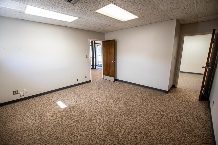 More Photos Of 17235 Bel-Ray Pl, Belton Office For Lease