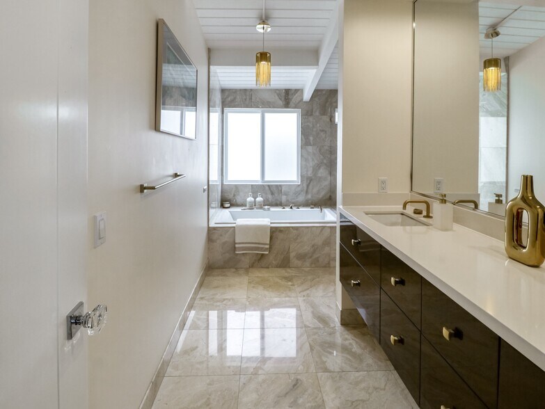 More Photos Of 6601 E Seaside Walk, Long Beach Multifamily For Sale