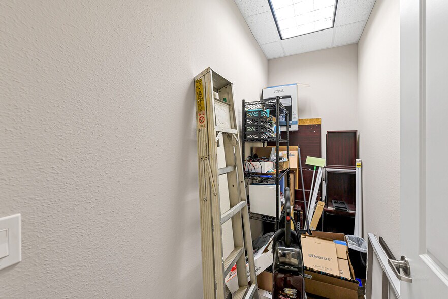 More Photos Of 1526 Katy Gap Rd, Katy Office For Sale