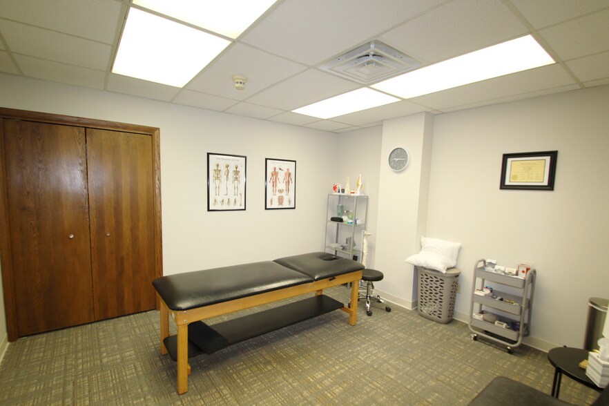 More Photos Of 119 N Court St, Medina Office Residential For Lease