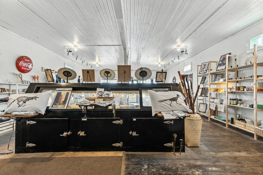 More Photos Of 100 W Murphy St, Alpine General Retail For Sale