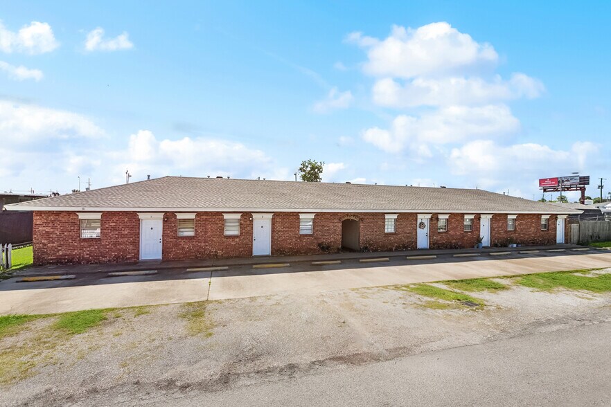 Primary Photo Of 2222 Florida Ave, Kenner Apartments For Sale