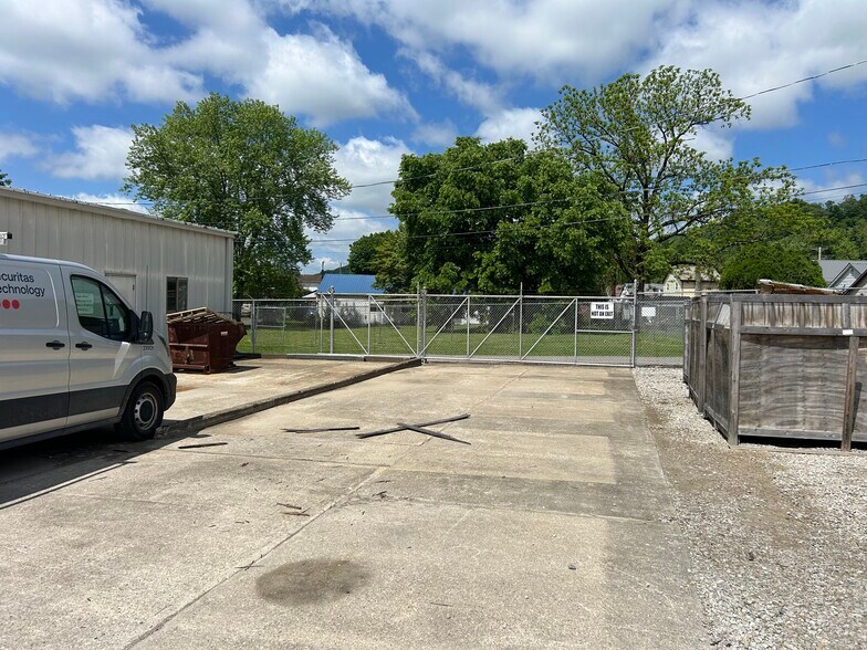 More Photos Of 555 29th St W, Charleston Service For Sale