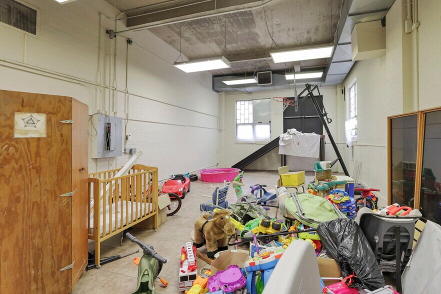 More Photos Of 300 E Auburn Ave, Springfield Office For Sale