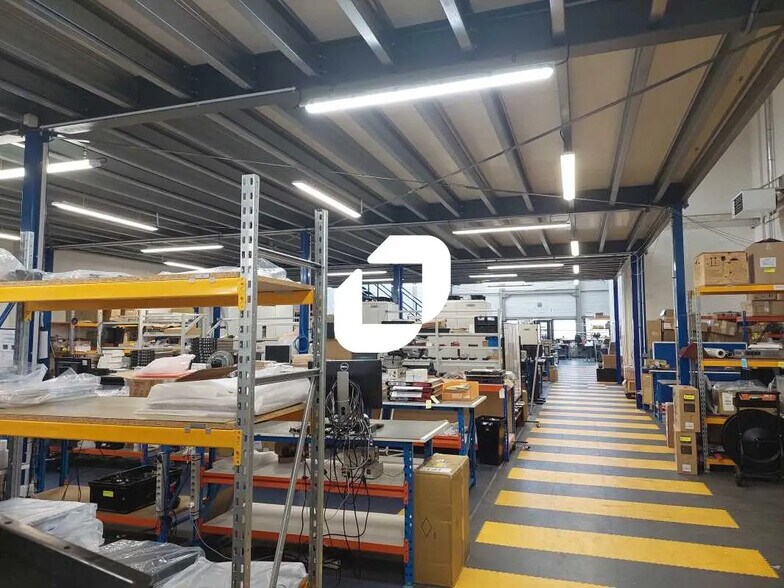 More Photos Of 3 Rue Du Groupe Manoukian, Élancourt Light Manufacturing For Lease