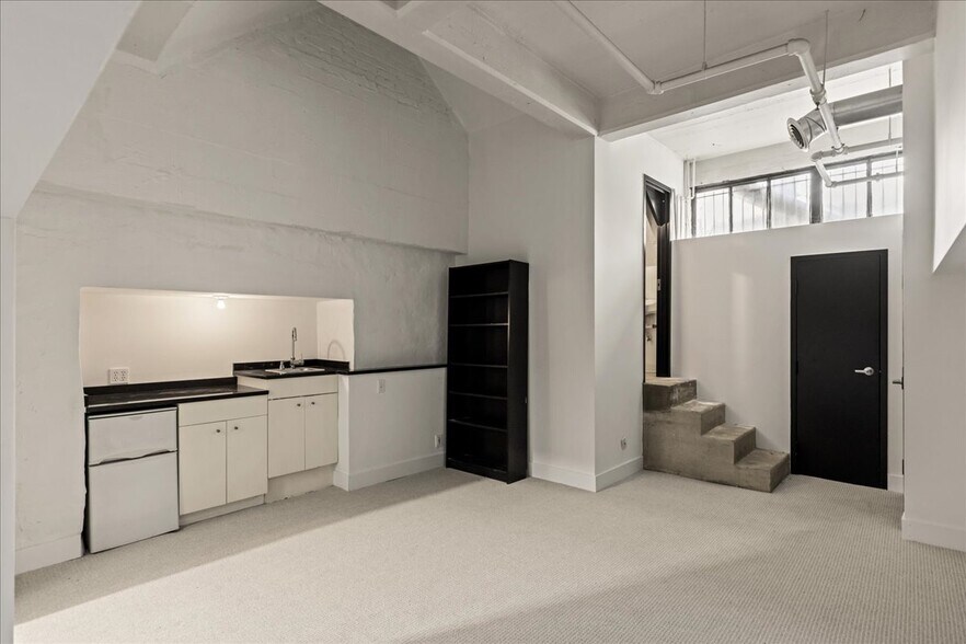 More Photos Of 109 N Orianna St, Philadelphia Office For Sale