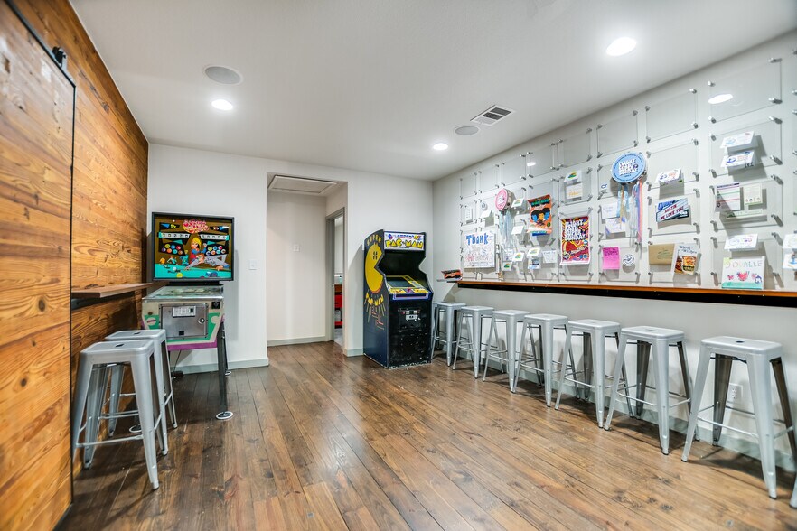 More Photos Of 3700 Thompson St, Austin Loft Creative Space For Lease