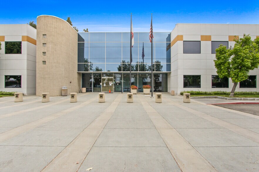 More Photos Of 744 N Eckhoff St, Orange Office For Lease