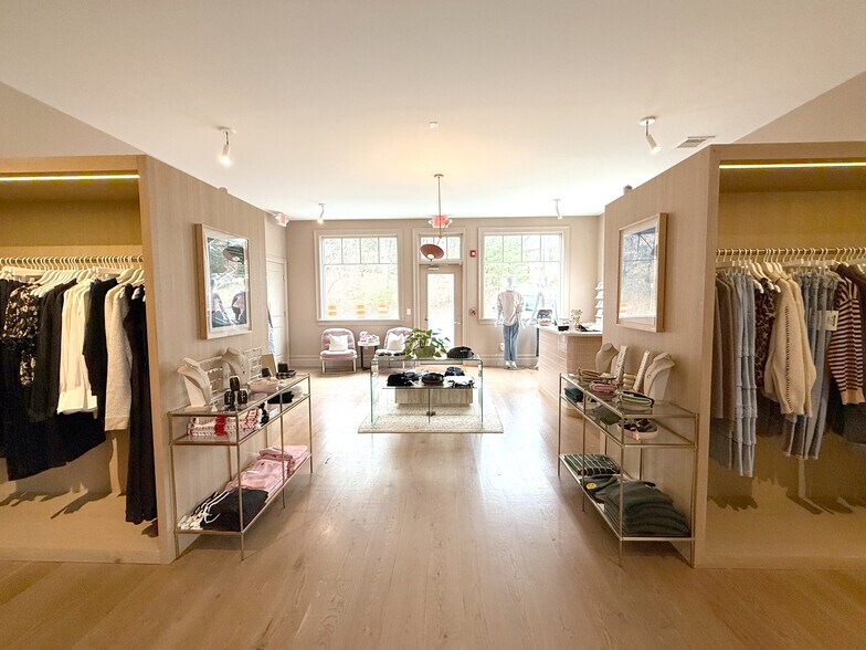 More Photos Of 152 Bedford Rd, Katonah Storefront Retail Office For Lease