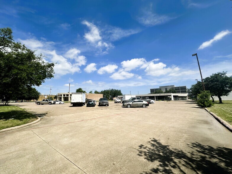 More Photos Of 3316 W Walnut St, Garland Bank For Sale