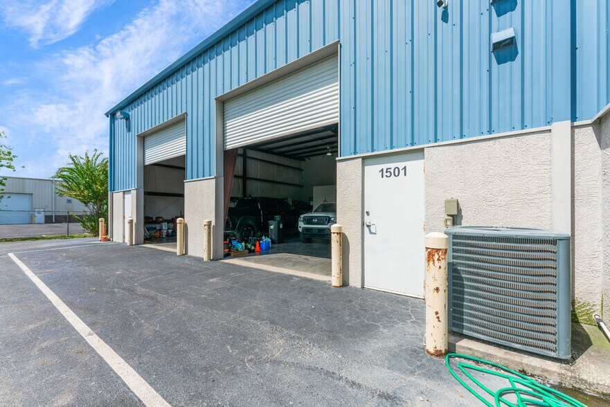 More Photos Of 1501 Sarasota Center Blvd, Sarasota Warehouse For Lease