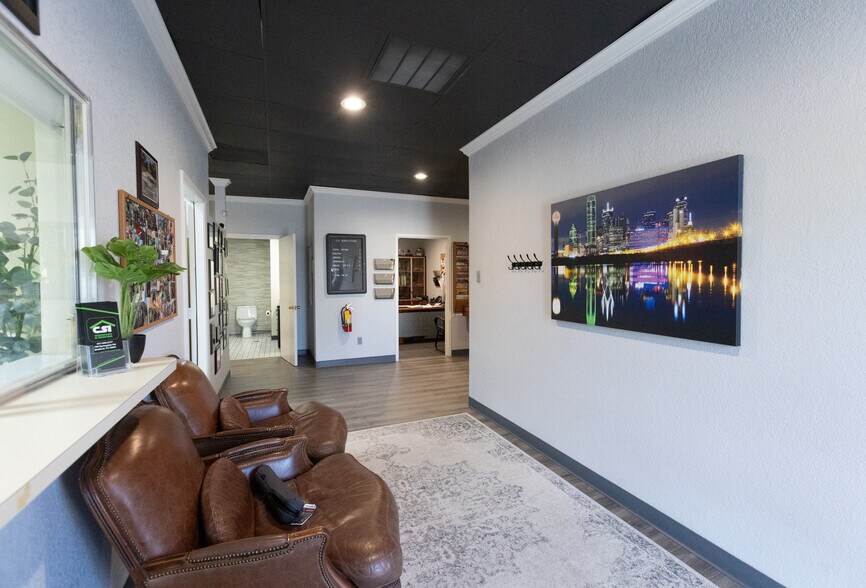 More Photos Of 706 Springdale Rd, Bedford Office For Sale