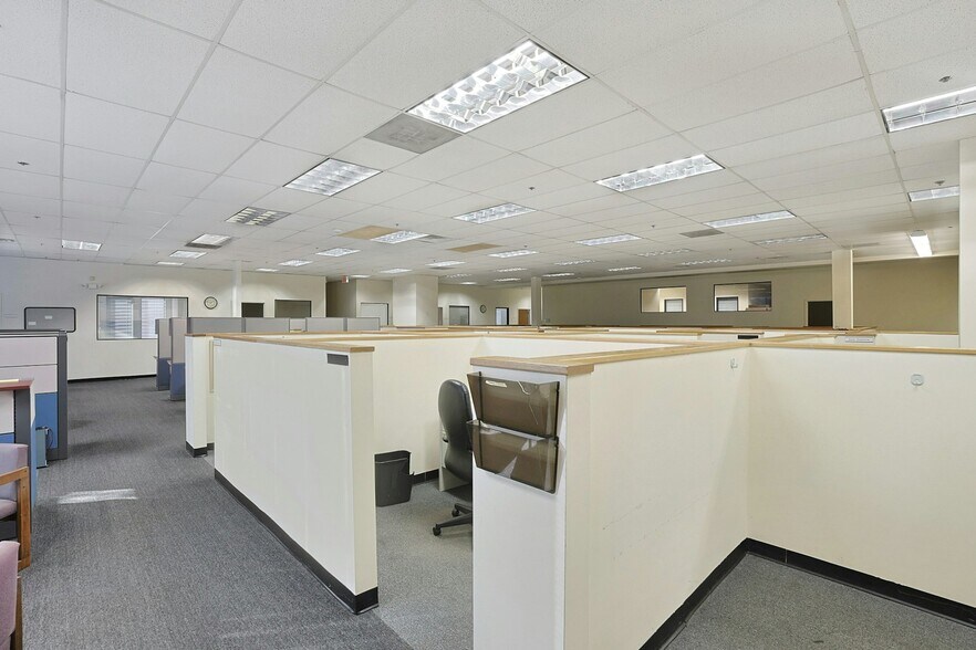 More Photos Of 704 Executive Blvd, Valley Cottage Warehouse For Lease