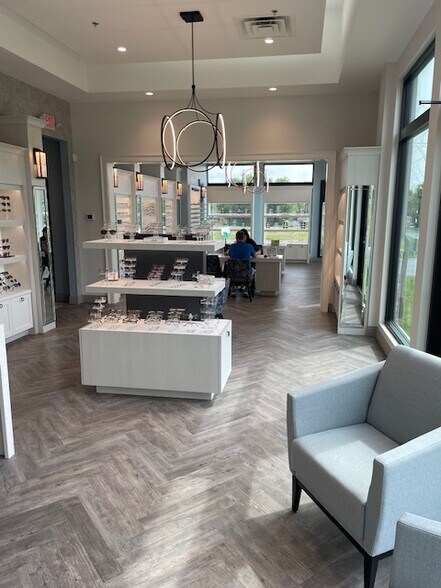 More Photos Of 1624 W Main St, Franklin Storefront Retail Office For Sale