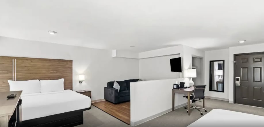 More Photos Of 106 Hasler Blvd, Bastrop Hotel For Sale