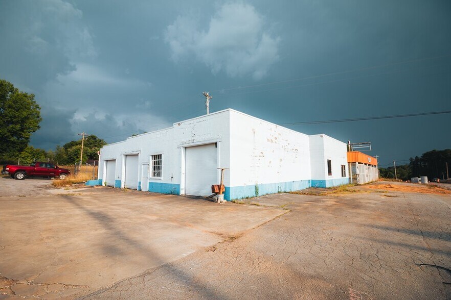 More Photos Of 1470 S Jefferson Ave, Cookeville Showroom For Sale