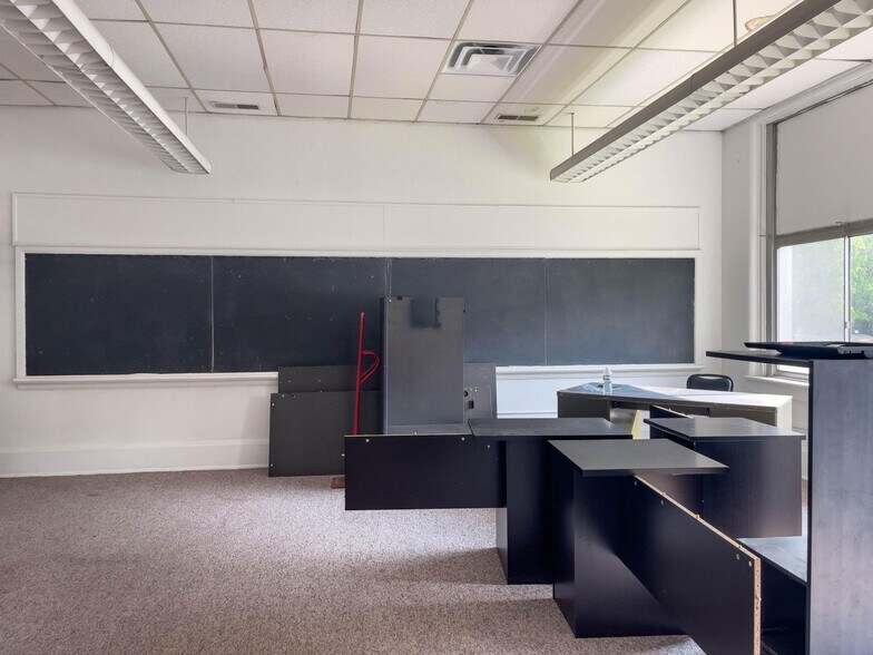 More Photos Of 4800 Urbana Rd, Springfield Office For Lease