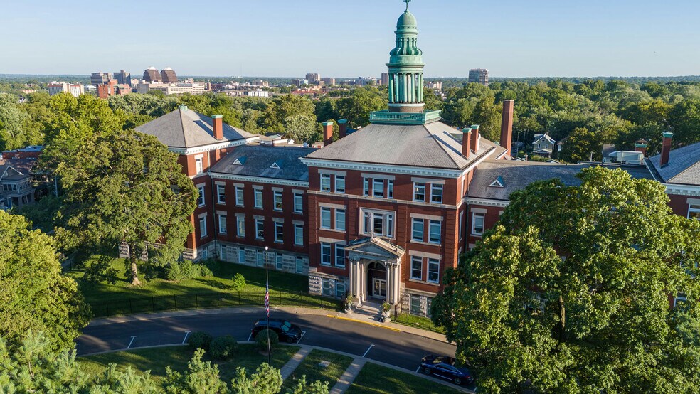 Primary Photo Of 1111 W 39th St, Kansas City Office For Lease