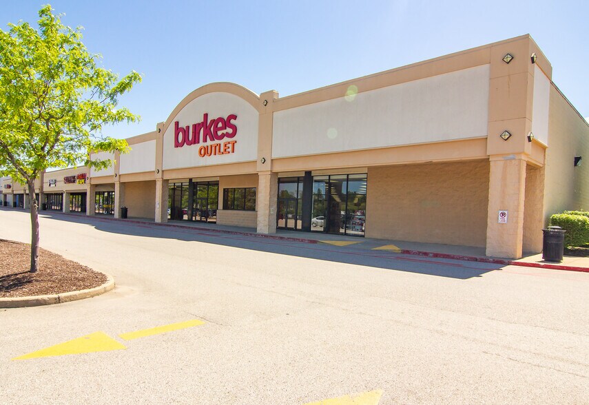 More Photos Of 700-1000 Nitro Market Pl, Nitro Unknown For Lease