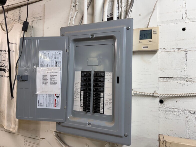 More Photos Of 814 Cleveland Ave NW, Canton Freestanding For Lease