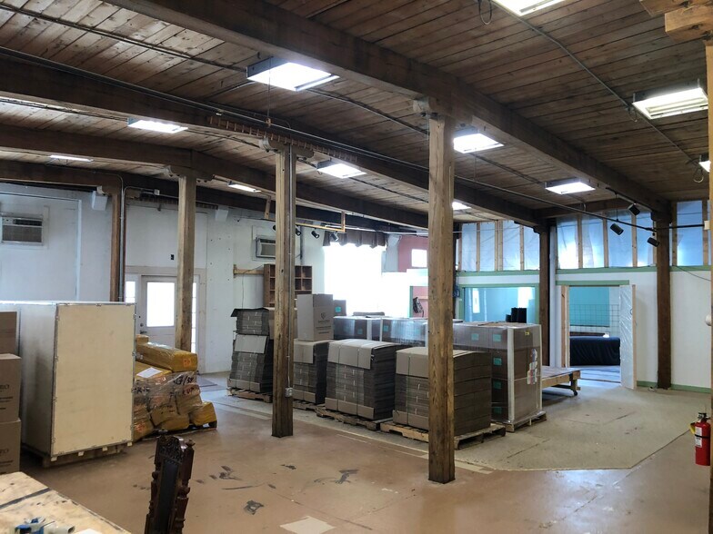 More Photos Of 43-45 Sturbridge Rd, Charlton Manufacturing For Lease