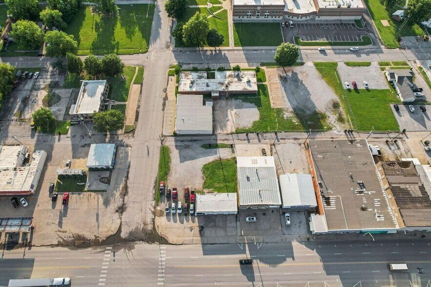 More Photos Of 249 S Wilson St, Vinita Auto Repair For Sale