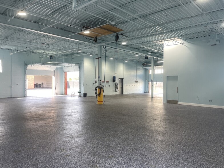 Primary Photo Of 1520 Hannah Ave, Forest Park Flex For Lease