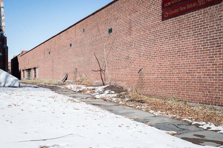 More Photos Of 117 W Main St, New Britain Storefront For Lease