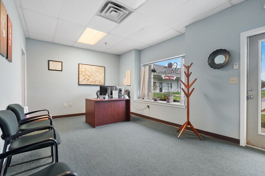 More Photos Of 29 Lafayette Rd, North Hampton Storefront Retail Office For Lease