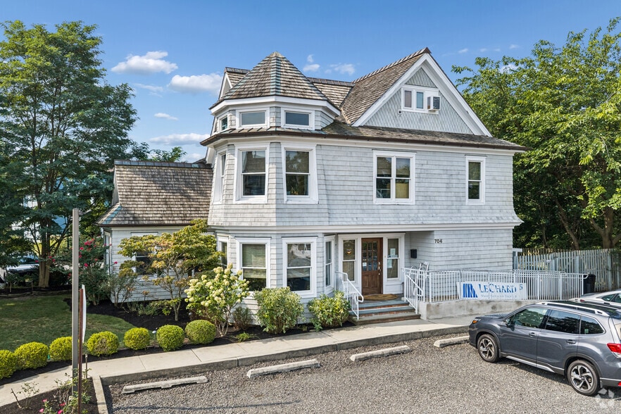 More Photos Of 704 Howe St, Point Pleasant Office For Sale