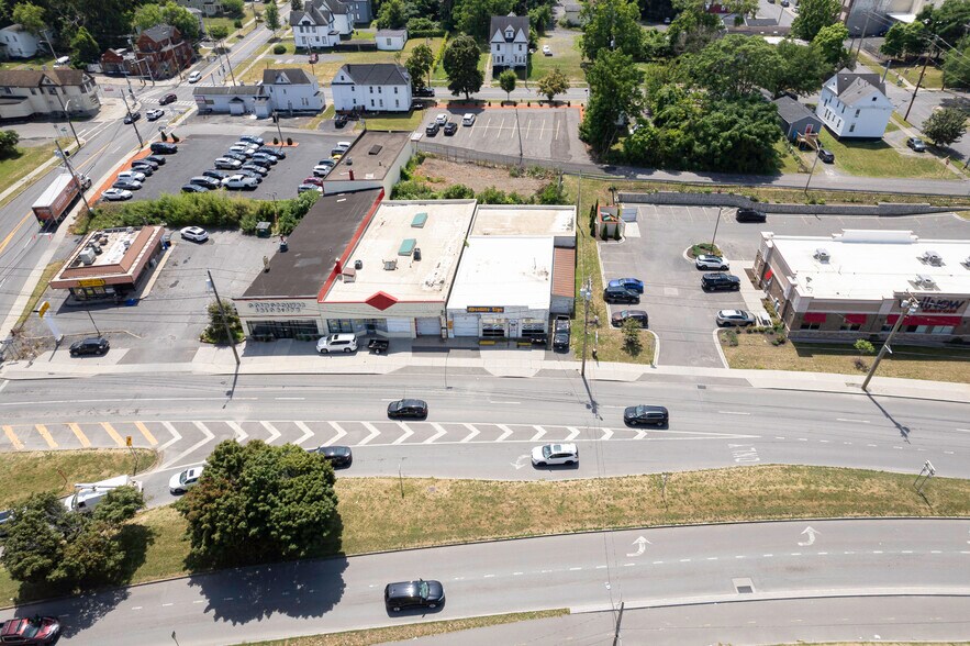 More Photos Of 1628 Erie Blvd E, Syracuse Flex For Sale