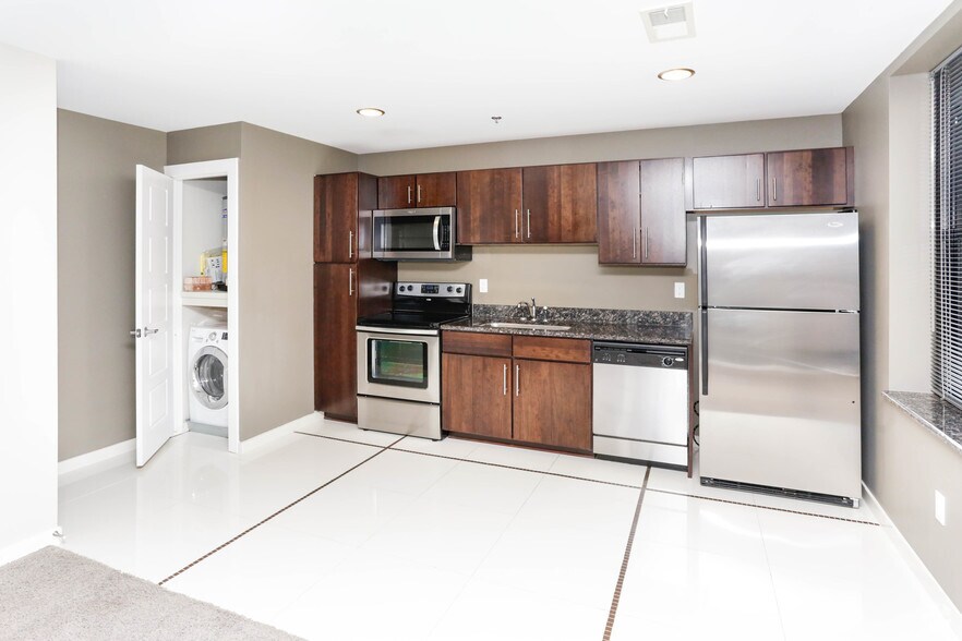 More Photos Of 607 E 2nd Ave, Flint Apartments For Lease