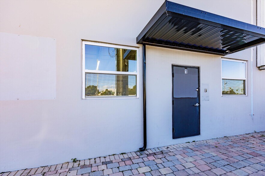 More Photos Of 2801 Greene St, Hollywood Industrial For Sale