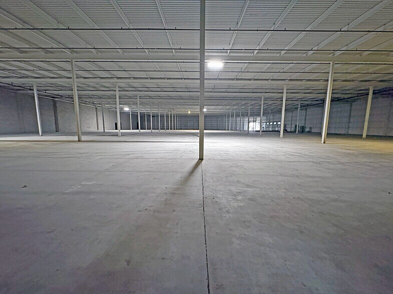 More Photos Of 1420 Discovery Pky, Alton Warehouse For Lease