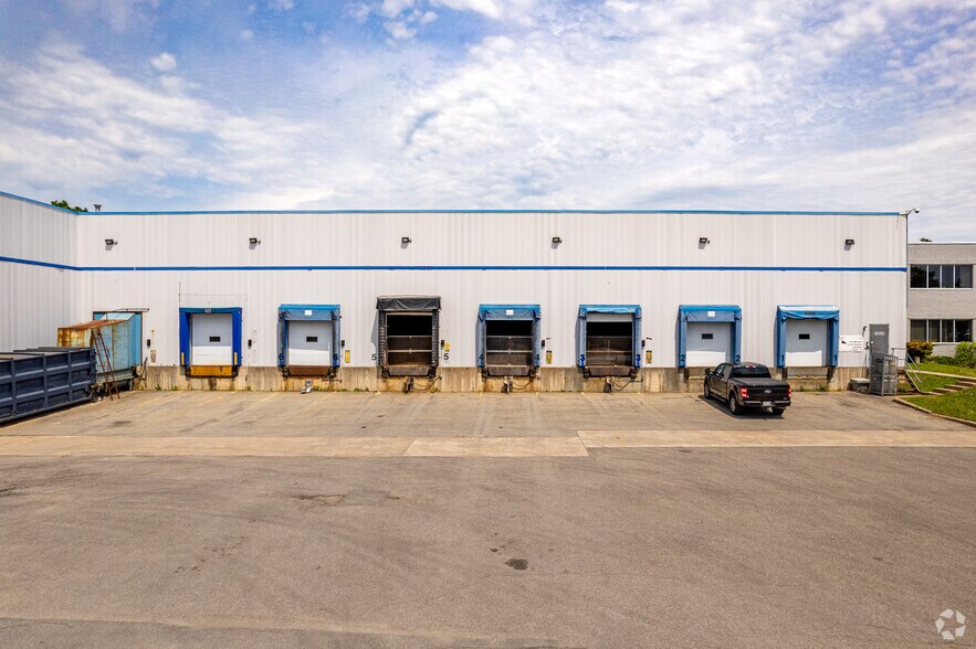 More Photos Of 1821-1825 Boul Lionel-Bertrand, Boisbriand Manufacturing For Lease