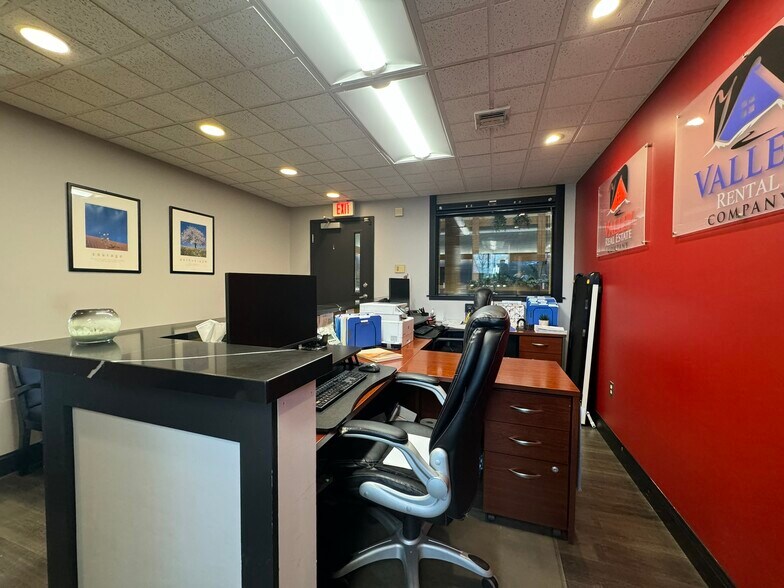 More Photos Of 190 Russell St, Hadley Medical For Lease