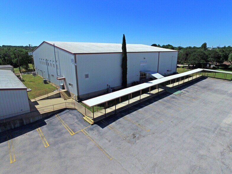 More Photos Of 501 12th St, Marble Falls Specialty For Lease