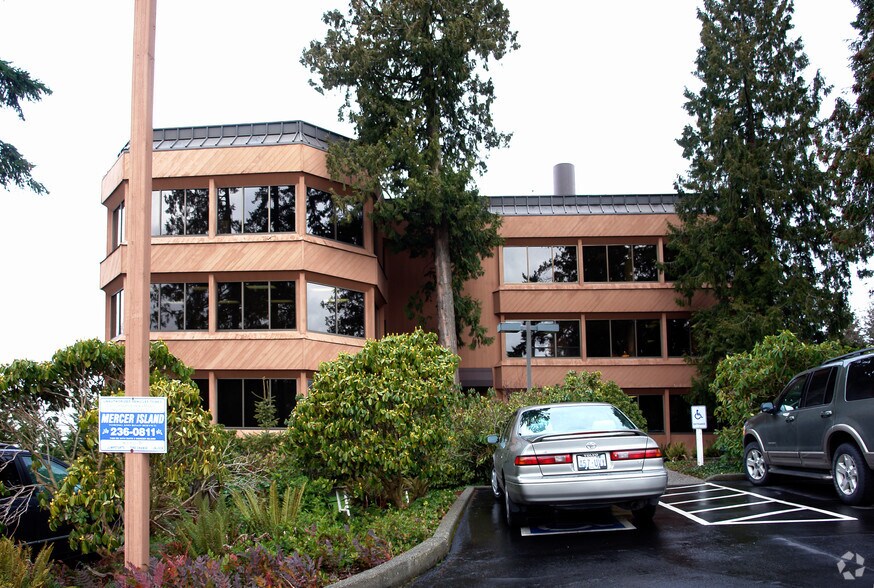 More Photos Of 9725 SE 36th St, Mercer Island Office For Lease