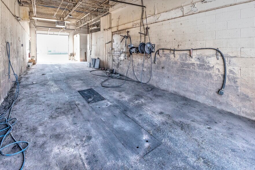 More Photos Of 1909 N Highway 81, Duncan Auto Dealership For Sale