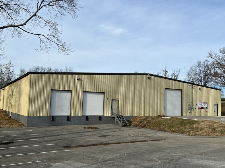 Primary Photo Of 2240 Boyd Rd, Export Warehouse For Lease