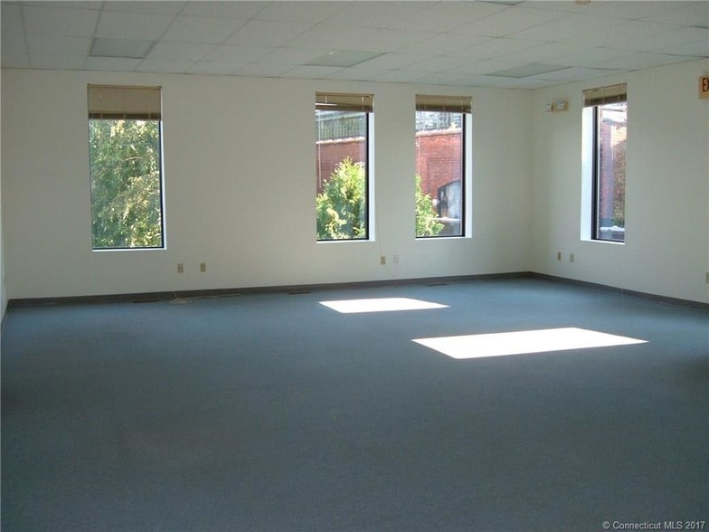 More Photos Of 126 Franklin St, Torrington Light Manufacturing For Sale