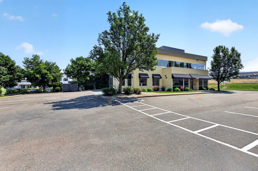 More Photos Of 2208 N Swing Ln, Liberty Lake Medical For Lease