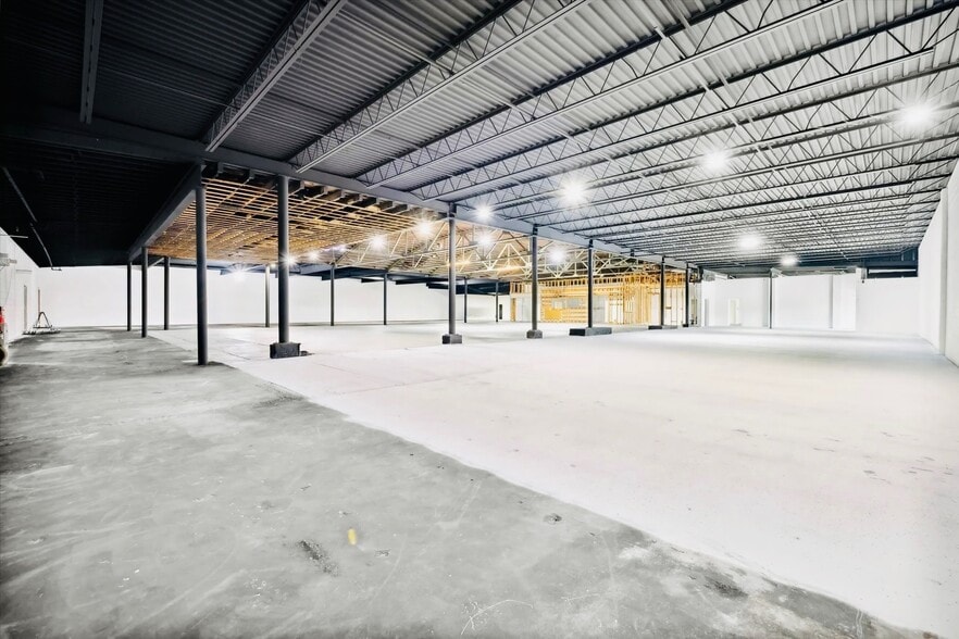 More Photos Of 969 Dixie Hwy, Rossford Freestanding For Lease