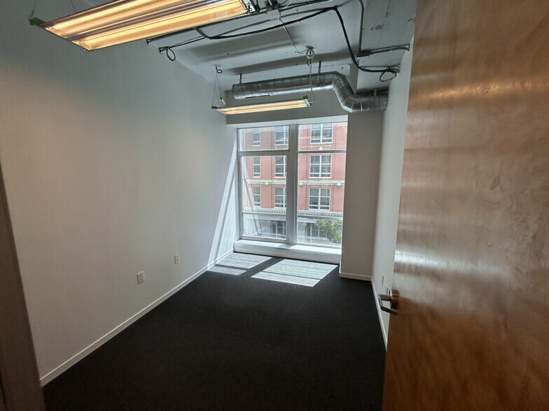 More Photos Of 14 NE 1st Ave, Miami Office For Sale