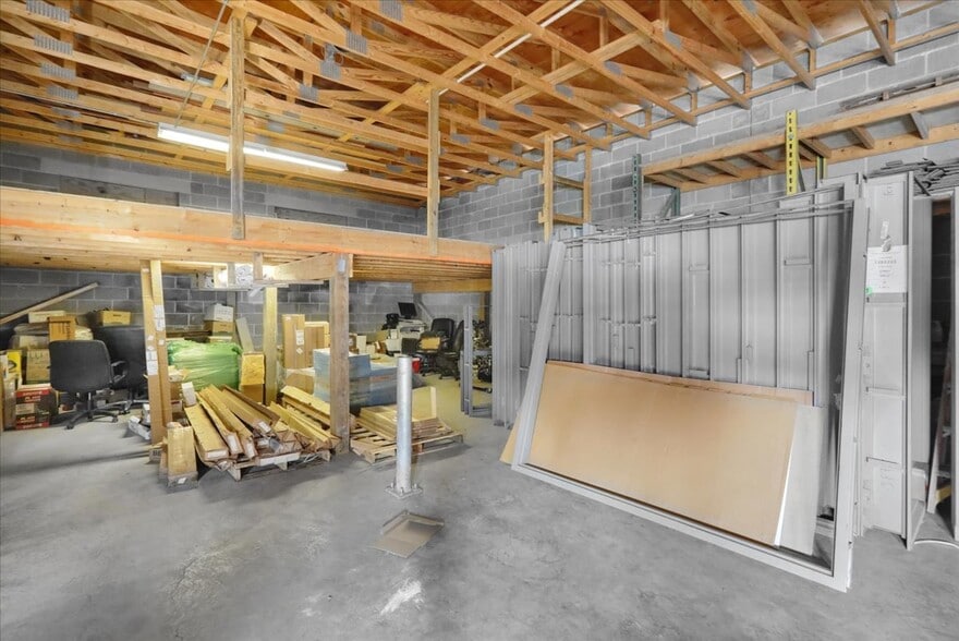 More Photos Of 426 Warren St, Reading Office For Sale