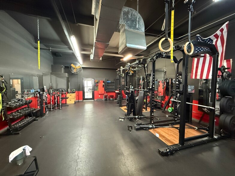 More Photos Of 7750 E Gelding Dr, Scottsdale Warehouse For Lease