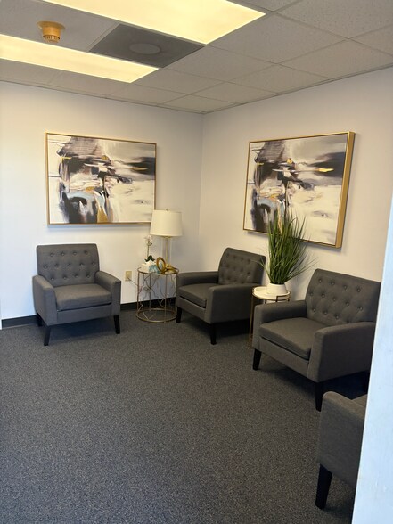 More Photos Of 1531 Tamiami Trl S, Venice Office For Sale